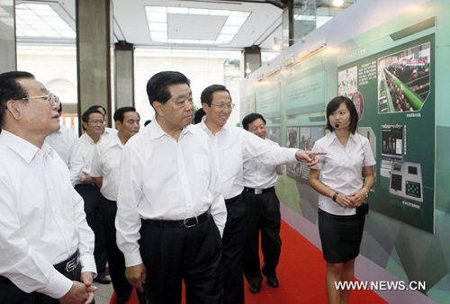 Jia Qinglin (C), chairman of the Chinese People's Political Consultative Conference (CPPCC) National Committee, visits an exhibition on the achievement of China's agricultural science and technology development in recent 10 years in Beijing, capital of China, Sept. 12, 2012. (Xinhua/Ju Peng) 