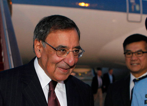 US Defense Secretary Leon Panetta arrives in Beijing on Monday evening after a visit to Japan. LARRY DOWNING / AGENCE FRANCE-PRESSE