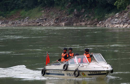 A Chinese police boat leaves Guanlei Port on the Mekong River in Yunnan province, on Dec 10. Chinese police started joint patrols with their counterparts from Laos, Myanmar and Thailand to maintain security along the river. Cui Meng / China Daily