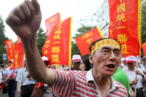 Protesters denounce Japans so-called control of Chinas Diaoyu Islands in Taipei on Sunday. Chiang Ying-ying / Agencies 