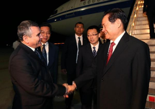 Zhou Yongkang (R, front), a member of the Standing Committee of the Political Bureau of the Communist Party of China Central Committee, is welcomed by Kasymguly Babayev, first secretary of the political committee of the Turkmen Democratic Party, upon his arrival in Ashgabat, Turkmenistan, Sept. 22, 2012. (Xinhua/Yao Dawei)