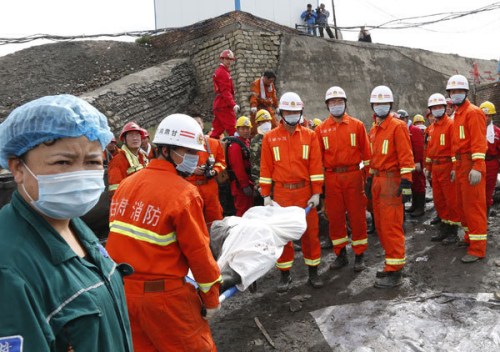 Emergency workers carry bodies of workers out of a coal mine. A total of 20 workers were killed with another 14 rescued after a steel cable pulling two carriages broke at a coal mine in Baiyin, Gansu province, on Tuesday. Tian Xi / for China Daily