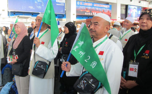 Muslims are ready to board a chartered flight from Lanzhou, Gansu province, to Saudi Arabia. A total of 332 Muslims took the first flight on Tuesday. Xue Chaohua / China Daily