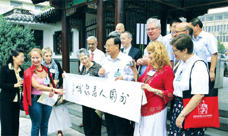 Foreign experts visit Ji'nan. Photos by Ju Chuanjiang / China Daily