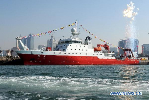 Photo taken on Sept. 29, 2012 shows the comprehensive research vessel, the Kexue (Science), in Qingdao, east China's Shandong Province. The 99.6-meter-long and 17.8-meter wide ship was put into service on Saturday. Powered by a podded electric propulsion system, the Kexue consumes less power, creates less noise and vibration, and is able to move at continuously varying speeds of up to 15 knots. (Xinhua/Li Ziheng)