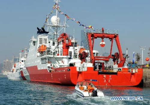 Photo taken on Sept. 29, 2012 shows the comprehensive research vessel, the Kexue (Science), in Qingdao, east China's Shandong Province. The 99.6-meter-long and 17.8-meter wide ship was put into service on Saturday. Powered by a podded electric propulsion system, the Kexue consumes less power, creates less noise and vibration, and is able to move at continuously varying speeds of up to 15 knots. (Xinhua/Li Ziheng)