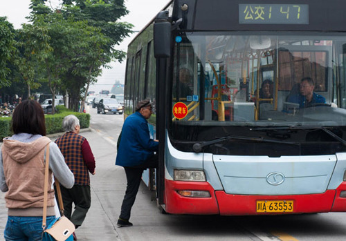 A man gets on a fare-free bus in Chengdu, capital of Southwest China's Sichuan province, Oct 10, 2012. [Photo/Xinhua]