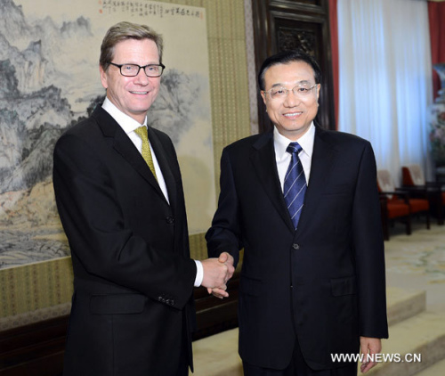 Chinese Vice Premier Li Keqiang (R) meets with German Foreign Minister Guido Westerwelle at Zhongnanhai, the central government compound in Beijing, capital of China, Oct. 11, 2012. (Xinhua/Li Tao) 