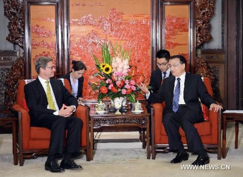 Chinese Vice Premier Li Keqiang (R) meets with German Foreign Minister Guido Westerwelle at Zhongnanhai, the central government compound in Beijing, capital of China, Oct. 11, 2012. (Xinhua/Li Tao)