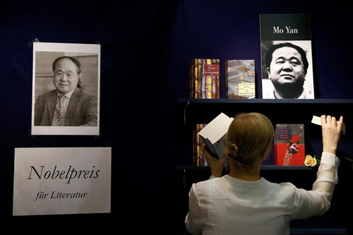 Books by Mo Yan are put on prominent display at the Frankfurt book fair on Thursday. Mo is the first Chinese national to win the Nobel Prize for Literature. [Photo/Agencies]