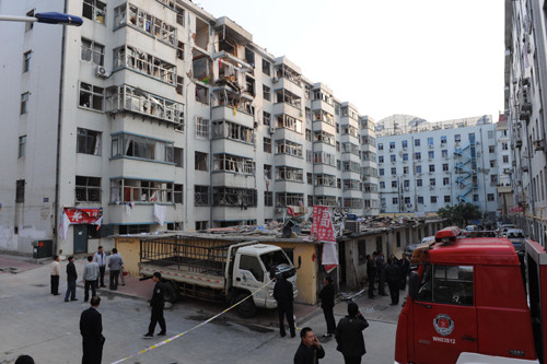 Photo taken on Oct. 15, 2012 shows the damaged building after an explosion in Weihai, east China's Shandong Province. At least one person has been confirmed dead and four other missing after an explosion ripped through the residential building in Weihai e