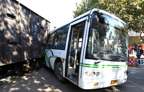 A view of the bus-train collision site in Qingdao, Shandong province, Oct 17, 2012. [Photo by Zhang Wei/Asianewsphoto]