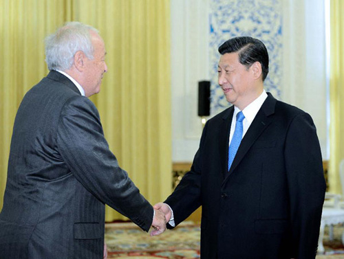 Chinese Vice President Xi Jinping (R) shakes hands with Alain Merieux, President of Fondation Merieux, a French foundation working with China on public health care, during a meeting with him in Beijing, capital of China, Oct. 23, 2012. (Xinhua/Li Tao)