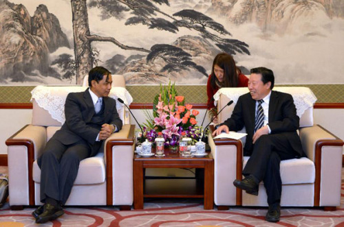 Sun Jiazheng (R), vice chairman of the National Committee of the Chinese People's Political Consultative Conference, meets with Myanmar's Presidential Adviser Ko Ko Hlaing (L) in Beijing, capital of China, Oct. 30, 2012. Ko Ko Hlaing was visiting China as head of a delegation of think tanks and non-governmental organizations. (Xinhua/Ma Zhancheng) 