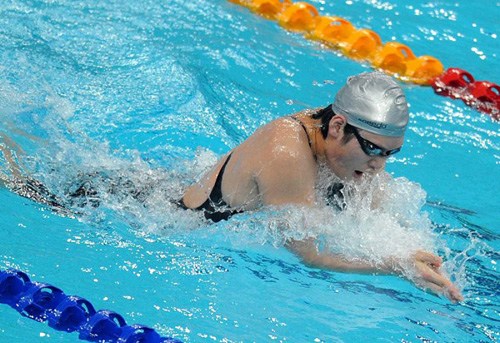 Olympic champion Ye Shiwen of China competes during the women's 200m medley final at the short course swimming World Cup 2012 in Beijing, capital of China, on Nov. 2, 2012. Ye claimed the title of the event with a time of 2:06.10. (Xinhua/Gong Lei)