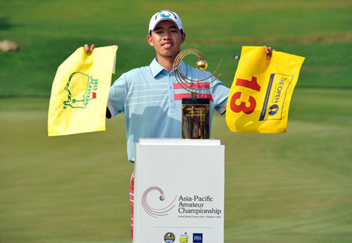 China's Guan Tianlang, 14, poses with the champion's trophy after winning the 2012 Asia-Pacific Amateur Championship at the Amata Spring Country Club in Chonburi, Thailand. [Photo provided to China Daily]