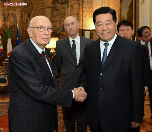 Jia Qinglin (R), chairman of the National Committee of the Chinese People's Political Consultative Conference, meets with Italian President Giorgio Napolitano (L) in Rome, capital of Italy, Nov. 27, 2012. (Xinhua/Liu Jiansheng) 