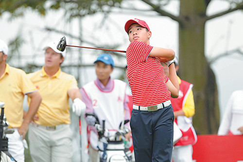 Guan Tianlang drives during the four-ball round of the Dongfeng Nissan Cup in Shenzhen, Guangdong province, on Friday. [Photo/Provided to China Daily]