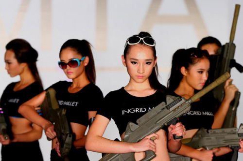 Models pose at the 2012 China-US Super Model Contest China Final in Beijing on Dec 2, 2012. [Photo/Xinhua] 