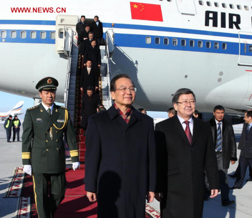 Chinese Premier Wen Jiabao (C,front) is welcomed by Kyrgyz Prime Minister Zhantoro Satybaldiyev (R, front) upon his arrival in Bishkek, capital of Kyrgyzstan, Dec. 4, 2012. Wen Jiabao arrived here Tuesday to attend the 11th prime ministers' meeting of the Shanghai Cooperation Organization (SCO) and pay an official visit to Kyrgyzstan. (Xinhua/Pang Xinglei)