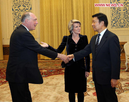 Li Yuanchao (R), a member of the Political Bureau of the Communist Party of China (CPC) Central Committee, meets with Julie Bishop (C), deputy leader of the Liberal Party of Australia, and Warren Truss, leader of the National Party of Australia, in Beijing, capital of China, Dec. 4, 2012. Li Yuanchao on Tuesday met with a delegation of Australia's Coalition, pledging to boost cooperation between the two countries. (Xinhua/Liu Weibing)