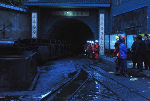 Rescuers are seen walking out of the entrance of the coal mine in Fuyuan County in southwest China's Yunnan Province on Dec 5, 2012. [Photo/Xinhua]