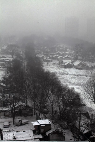 Photo taken on Dec. 14, 2012 shows snow-covered houses in Beijing, capital of China. Heavy snow swept the capital city from Thursday evening to Friday. (Xinhua/Li Jing)