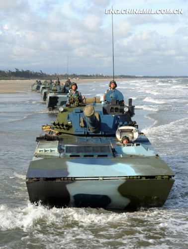 A brigade of the Marine Corps under the Navy of the Chinese Peoples Liberation Army (PLA), which was praised as land tiger, sea dragon and air eagle, carried out a series of amphibious armored training at the end of the year 2012 so as to solve the bottleneck problems in assessment. The photo shows the splendid moment of training. (China Military Online/Li Tang)