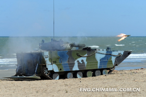 A brigade of the Marine Corps under the Navy of the Chinese Peoples Liberation Army (PLA), which was praised as land tiger, sea dragon and air eagle, carried out a series of amphibious armored training at the end of the year 2012 so as to solve the bottleneck problems in assessment. The photo shows the splendid moment of training. (China Military Online/Li Tang)