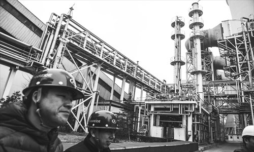 A staff member (left) from the Beijing Municipal Environmental Protection Bureau inspects Huaneng Beijing Cogeneration Power Plant, Chaoyang district Wednesday. Photo: Li Hao/GT