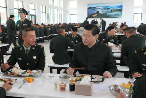 File photo taken in December 2012 shows Xi Jinping has a lunch with soldiers during his inspection to the Guangzhou Military Region in south China. (Xinhua/) 