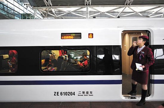 In a throwback to another era, an attendant whistles for passengers to board the high-speed train for Beijing at Guangzhou South Railway Station on Wednesday. The train was set for its maiden journey on the worlds longest high-speed track. Ke Xiaojun / 