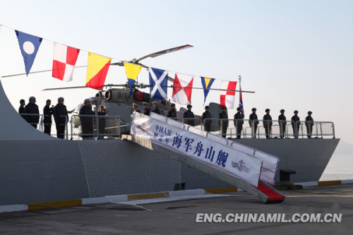 The reporters of the PLA Daily took part in the open day activity of the Zhoushan warship under the Navy of the Chinese Peoples Liberation Army (PLA) on December 25, 2012.The organizing authority of the open day activity issued tickets to Party and 