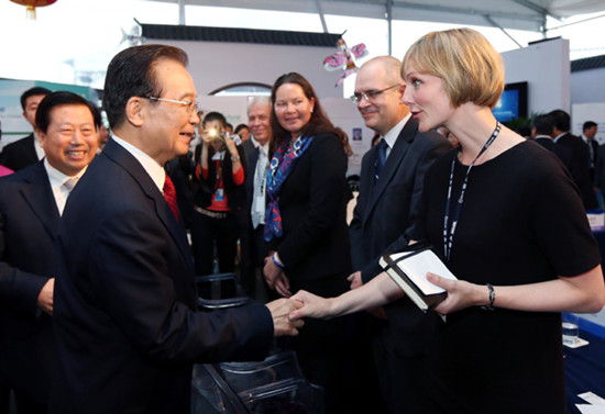 Premier Wen Jiabao talks with participants at the UN Conference on Sustainable Development (Rio+20 summit) in Rio de Janeiro, on June 21. Wen announced that China will contribute $6 million to a UN Environment Program trust fund for projects and activitie