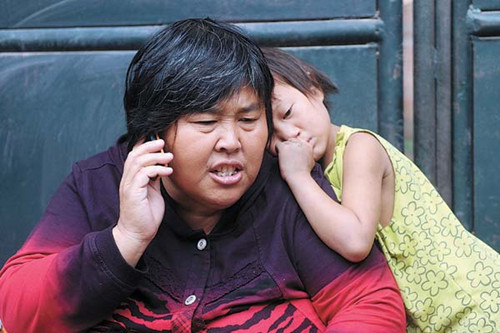 The appreciation of the children for orphanage owner Yuan Lihai is apparent in this file photo.[Photo provided to China Daily]