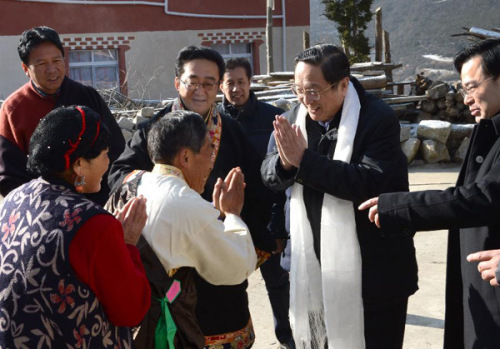 Yu Zhengsheng (2nd R), a Standing Committee member of the Political Bureau of the Communist Party of China (CPC) Central Committee, visits Gong Xianbin's home, who is the village committee chief of the CPC in Laoyulin Village, Ganzi Tibetan Autonomous Pre