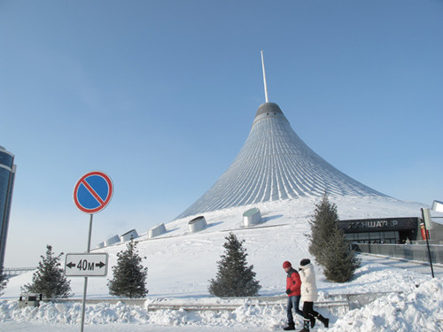 In Astana, capital of Kazakhstan, people pass by the Khan Shatyr Entertainment Center, also known as the Royal Marquee, which opened in 2010. The center is the symbol of the new capital, which was moved from Almaty in 1997. Zhou Wa / China Daily