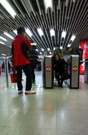 A woman ducks a gate at People's Square Station Wednesday. Photo: Cai Xianmin/GT 