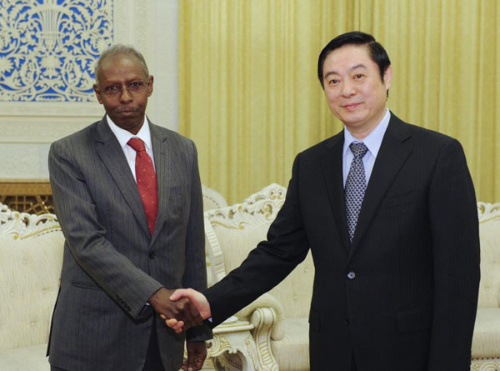 Liu Qibao (R), a member of the Political Bureau of the Communist Party of China (CPC) Central Committee and head of the CPC Central Committee's Publicity Department, meets with Yemane Ghebreab, head of political affairs of Eritrea's ruling People's Front for Democracy and Justice, in Beijing, capital of China, Jan. 16, 2013. (Xinhua/Xie Huanchi)