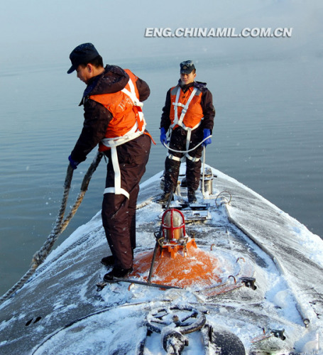 Recently, the officers and men of a submarine flotilla under the North China Sea Fleet of the Navy of the Chinese People's Liberation Army (PLA) conducted routine training. The photo features the scene of the training. (chinamil.com.cn/Li Zhikai)