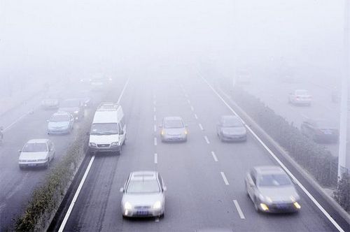 Pollution continues to blanket many parts of China, grounding flights and causing long traffic jams.