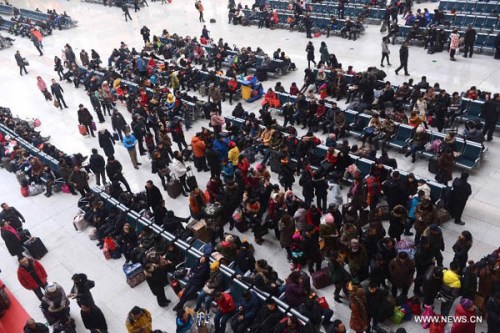 Passengers wait for trains at the Changchun Railway Station in Changchun, capital of northeast China's Jilin Province, Jan. 26, 2013. 