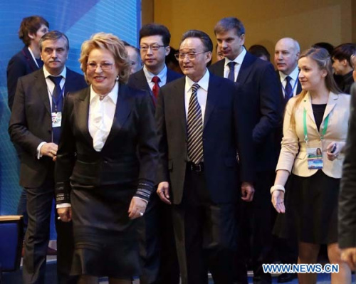 Wu Bangguo (C), chairman of the Standing Committee of the National People's Congress of China, attends the opening ceremony of the 21st annual meeting of the Asia-Pacific Parliamentary Forum (APPF), together with Valentina Matviyenko (L, front), chairwoman of Russia's Federation Council, in Vladivostok, Russia, Jan. 28, 2013. (Xinhua/Liu Weibing)