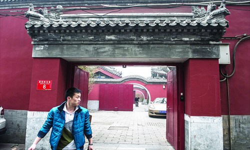 An employee stands at the entrance to the site of former temple Songzhusi, Dongcheng district, Tuesday. Photo: Li Hao/GT 