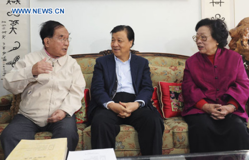 Liu Yunshan(C), a member of the Standing Committee of the Political Bureau of the Communist Party of China (CPC) Central Committee, visits Zhou Weizhi(L), honorary chairman of China Federation of Literary and Art Circles(CFLAC) and his wife Wang Kun in Beijing, capital of China, Feb. 1, 2013. (Xinhua/Rao Aimin)