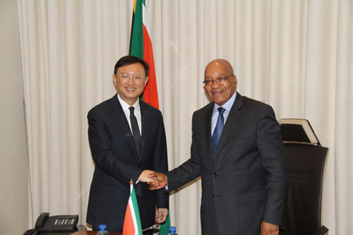 Foreign Minister Yang Jiechi meets with South African President Jacob Zuma in Cape Town on Tuesday. [Photo/XINHUA]