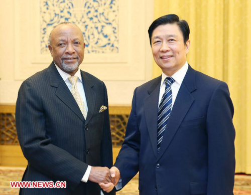 Li Yuanchao (R), a member of the Political Bureau of the Communist Party of China (CPC) Central Committee, meets with a delegation of the South West Africa People's Organization (SWAPO) headed by the party's General Secretary Nangolo Mbumba in Beijing, capital of China, Feb. 25, 2013. (Xinhua/Yao Dawei)