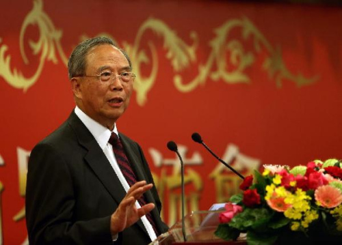 Zeng Peiyan, chairman of China Center for International Economic Exchanges, delivers a speech at a gathering of over 200 business leaders and entrepreneurs from both sides of the Taiwan Strait in Taipei, southeast China's Taiwan, March 1, 2013. (Xinhua/Xie Xiudong)