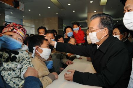 Chinese Premier Wen Jiabao (R2) talks with patients at the Beijing Children's Hospital in Beijing, capital of China, Oct. 31, 2009. Premier Wen visited A/H1N1 patients and medical staff at the Beijing Children's Hospital in Beijing on Saturday. (Xinhua File Photo/Rao Aimin)