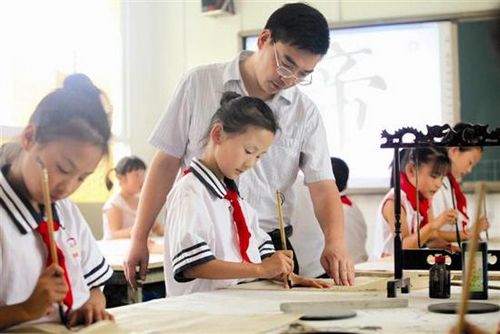 Kids learn traditional Chinese calligraphy